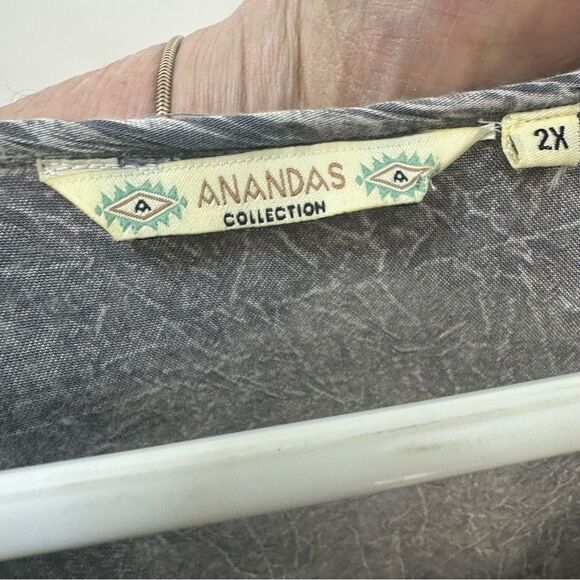 Anandas Collection Size 2X Gray Boho Festival Top with Cut-Out Embroidery - Picture 9 of 9